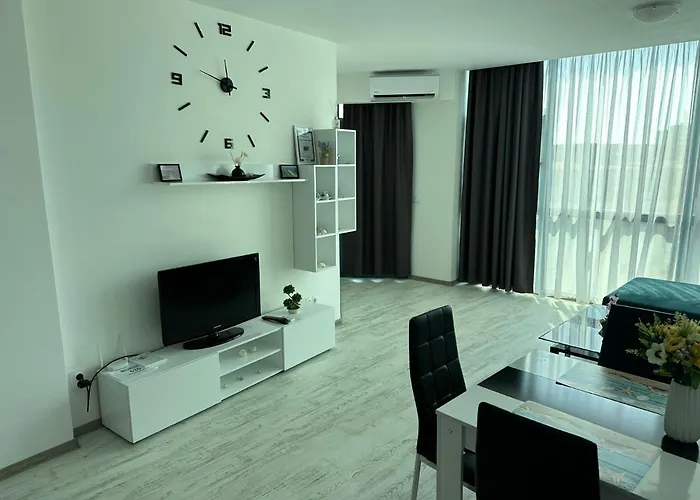 Spacious And Cozy In Complex Del Sol * Primorsko